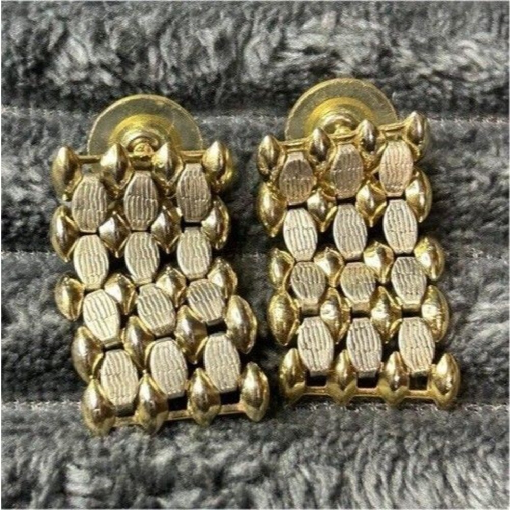 Vintage 1980s Panther Link Gold Tone Rectangular Stud Earrings